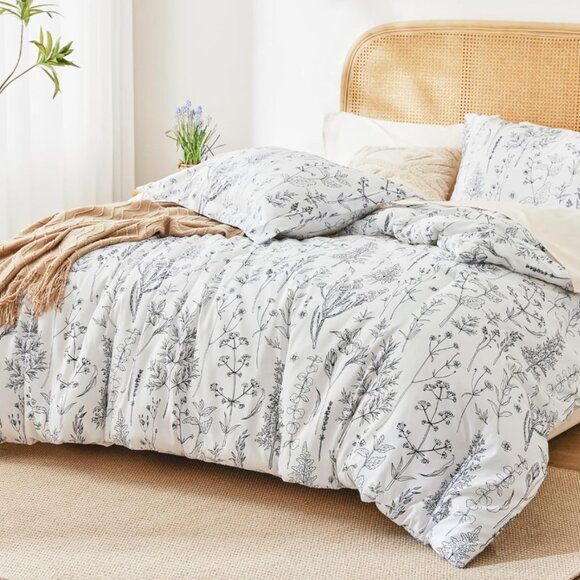 White Flowers 3 Pieces Bedding Set - Picture 6 of 8